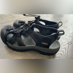 KEEN Black womens 6.5 Sandals
